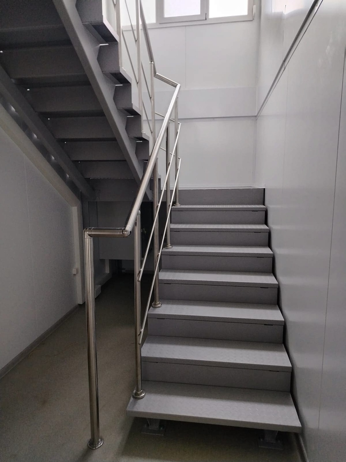 Комплекс из двух модульных офисов без общей кровли